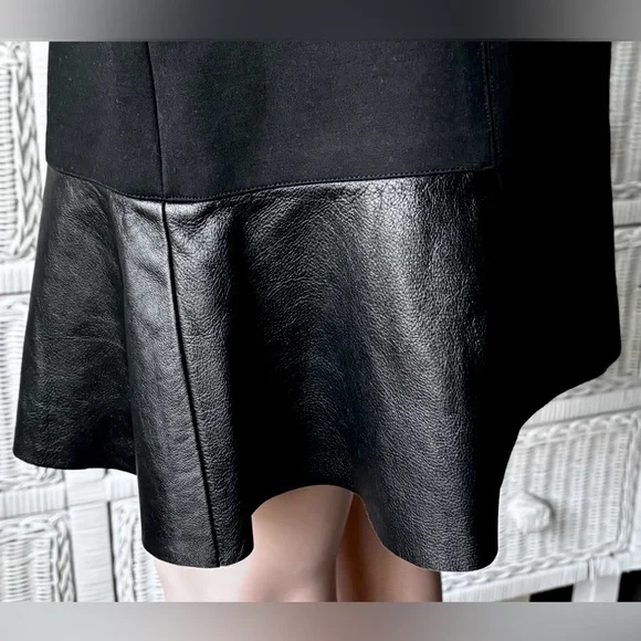 Club Monaco Mini Skirt Lambskin Black Leather Details Flared High Waisted size 2 - Picture 6 of 8